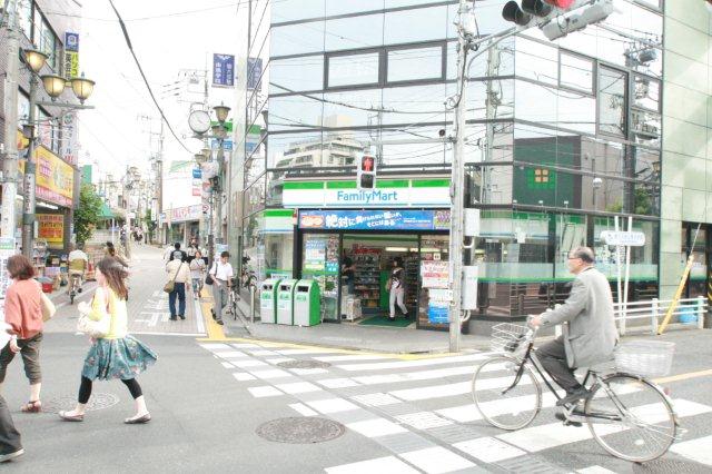 コンビニ　ファミリーマート久我山駅南店（コンビニ）まで261m