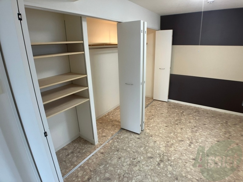 収納　寝室の収納です。部屋がすっきり片付きます。