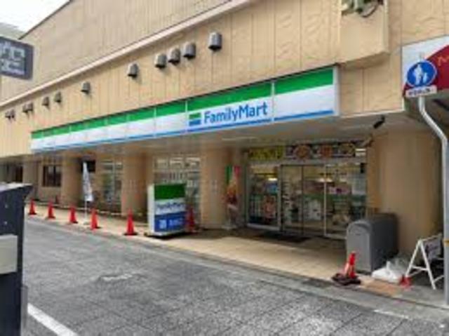 コンビニ　ファミリーマート山陽姫路駅前店（コンビニ）まで359m