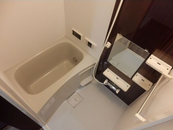 バス・シャワールーム　※写真は同じマンションの違う部屋のものになります。