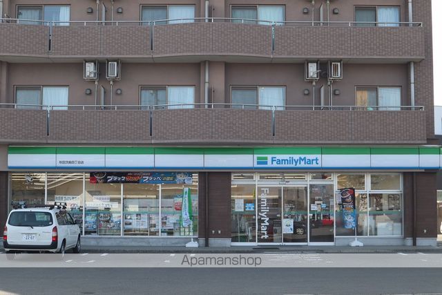 コンビニ　ファミリーマート（コンビニ）まで902m