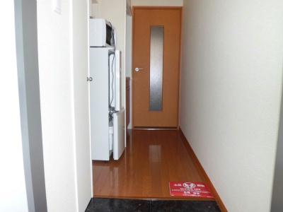 玄関　扉の向こう側が居室です。