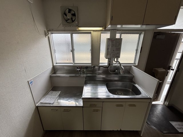 キッチン　コンパクトなキッチンで掃除もラクラク
