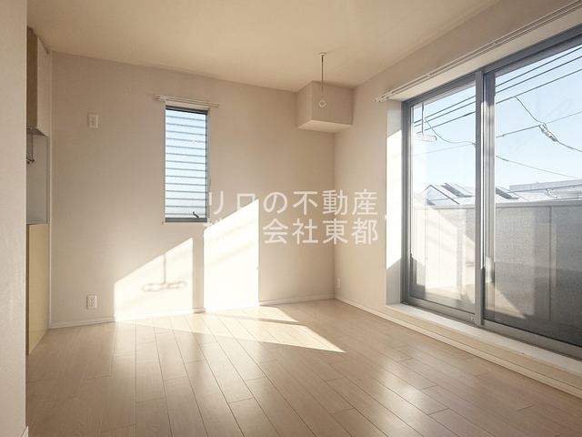 居室・リビング　南向きの２面採光♪明るく風通しのよいお部屋です☆