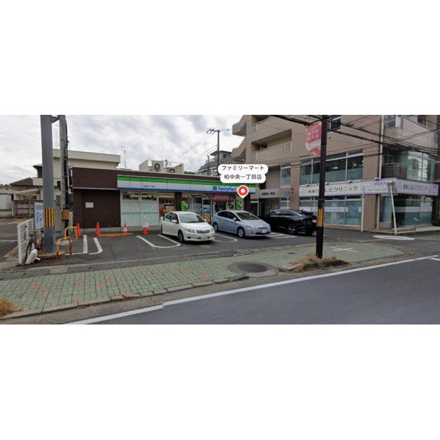 コンビニ　ファミリーマート（コンビニ）まで240m