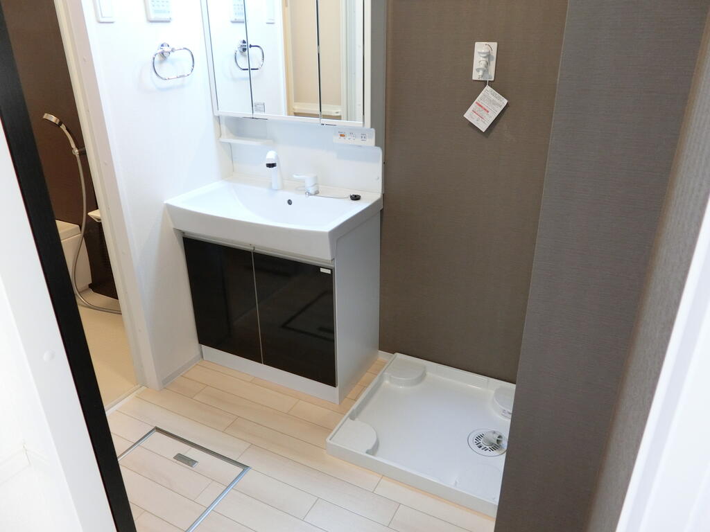 洗面設備　同施工会社別物件(同タイプ間取り)の写真です。