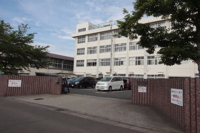 小学校　仙台市立鶴巻小学校（小学校）まで900m