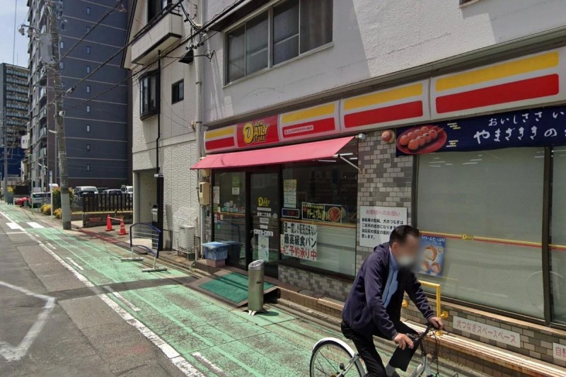 コンビニ　ニューヤマザキデイリーストア新栄二丁目店（コンビニ）まで87m