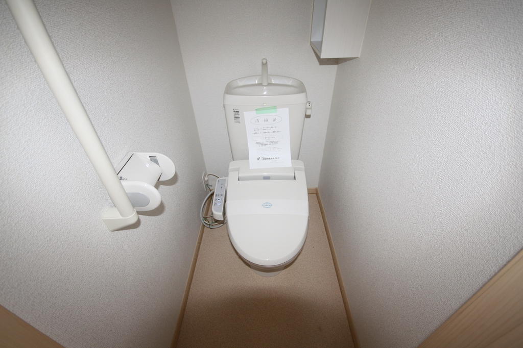 高松琴平電鉄琴平線 空港通り駅 徒歩7分 2階建 築18年のトイレ写真