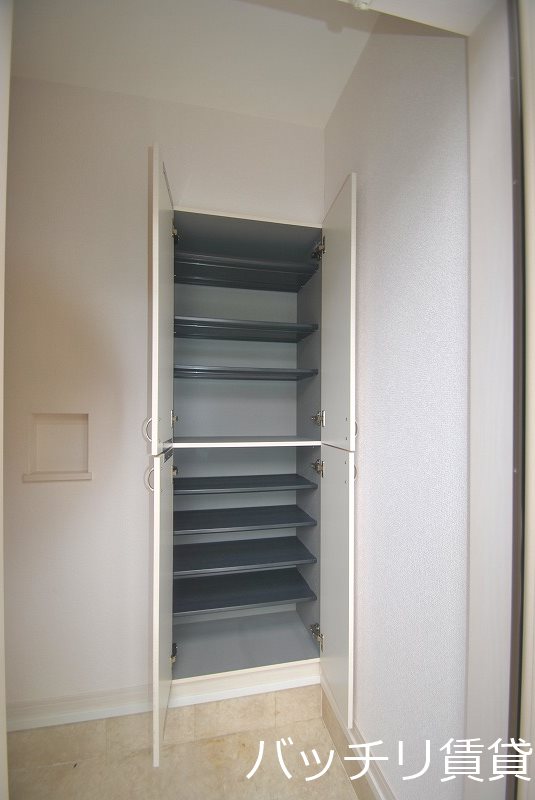 玄関　別号室の画像になります。現況を優先します。