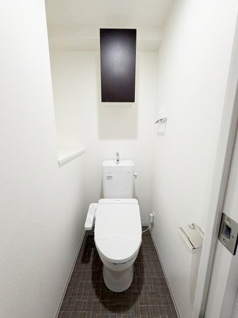 都営大江戸線 森下駅 徒歩6分 10階建 築8年のトイレ写真