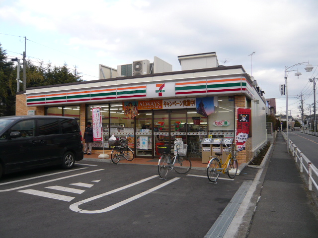 コンビニ　セブンイレブン狛江猪方3丁目店（コンビニ）まで240m