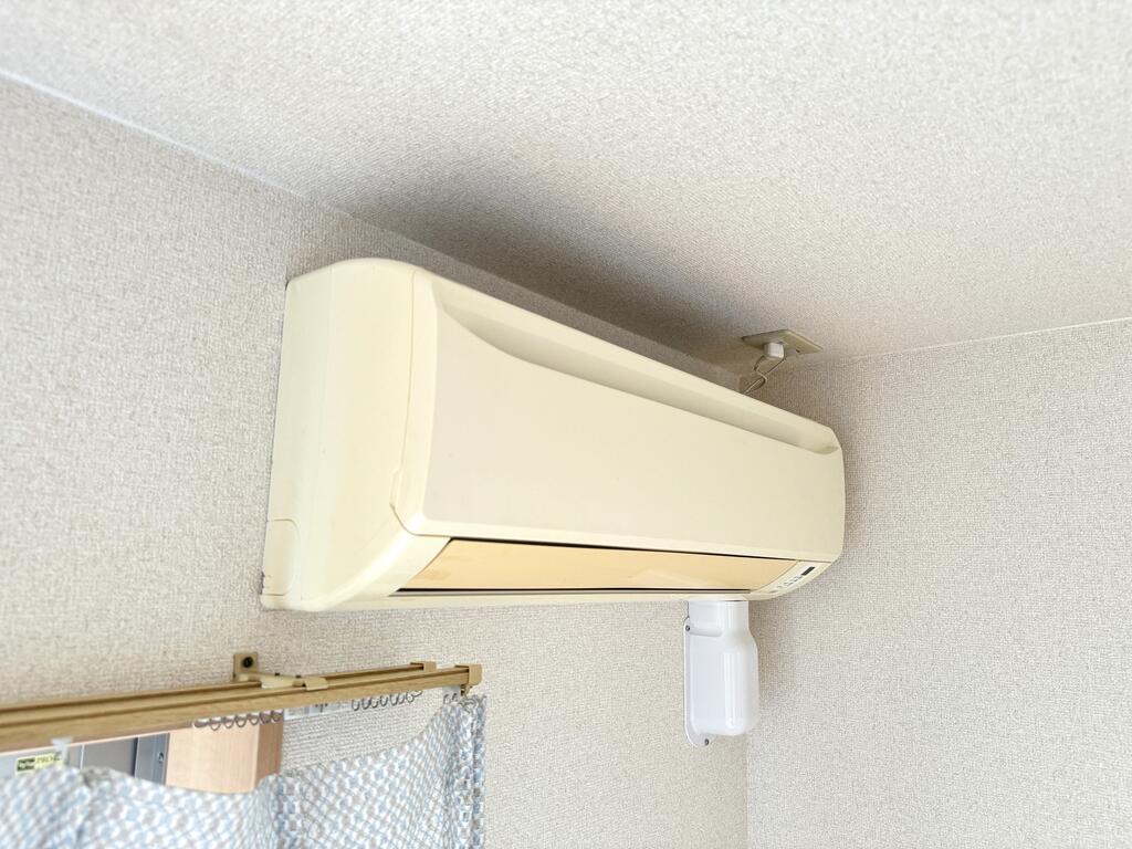 その他設備　リビングに設備でエアコン1台設置済