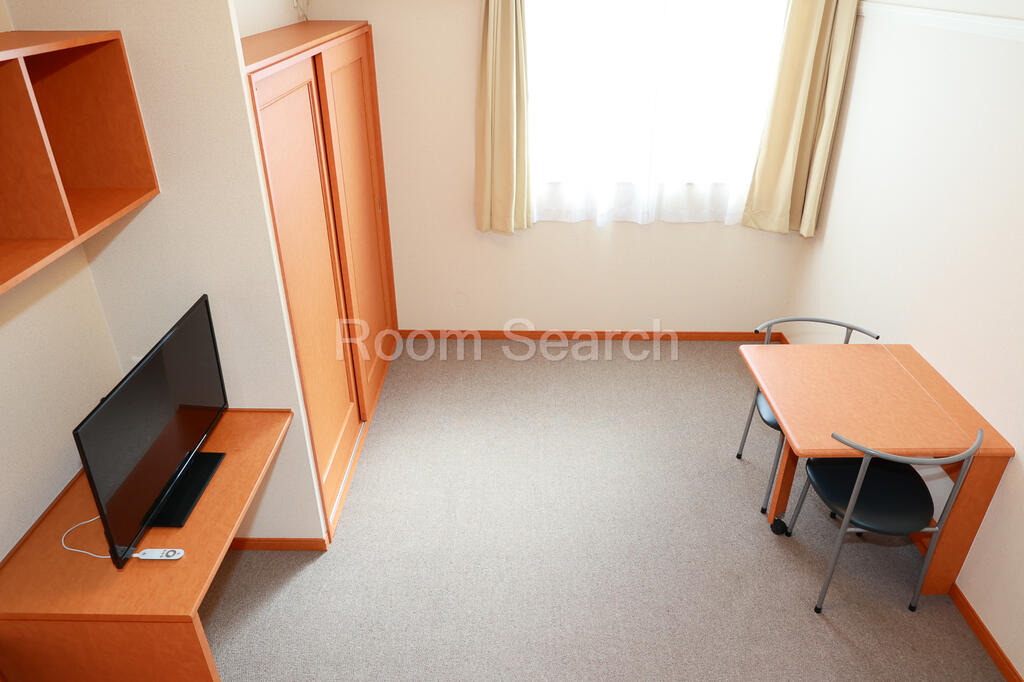 居室・リビング　テレビ、カーテン、エアコン、照明付き