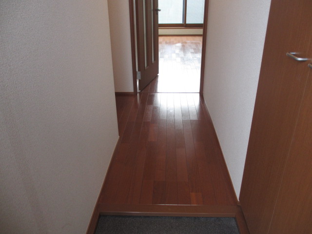 玄関　大きい下駄箱あります。