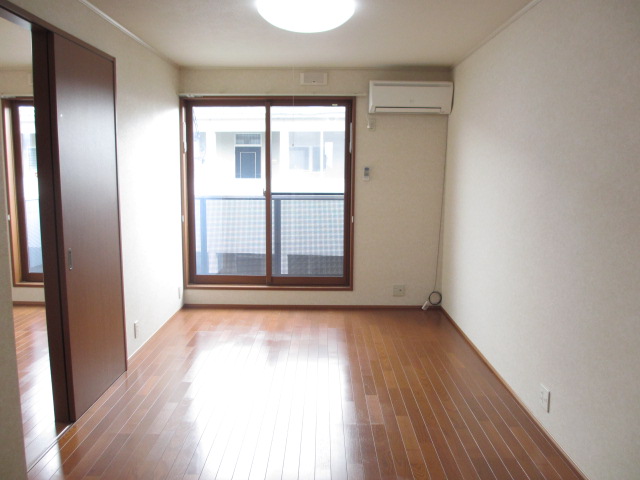 居室・リビング　南向きで日当り良好