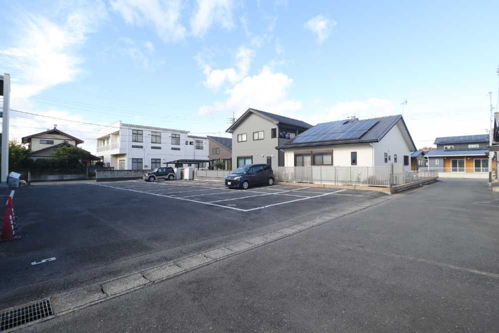 駐車場　駐車場２台付です！ゆとりがあり駐車しやすいですよ♪