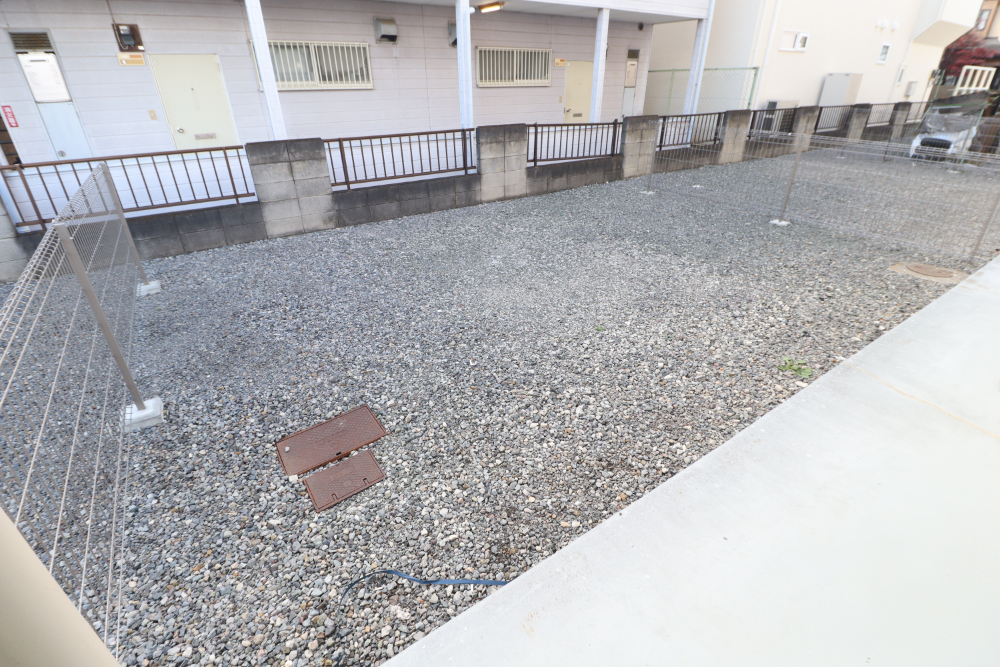 バルコニー　広めのバルコニー。中庭付き