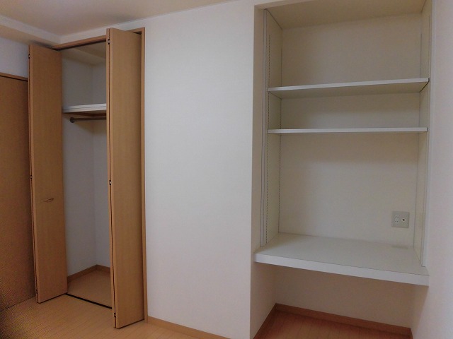 収納　クローゼットと収納棚