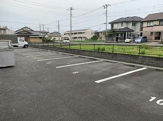 レオパレス新富士の駐車場