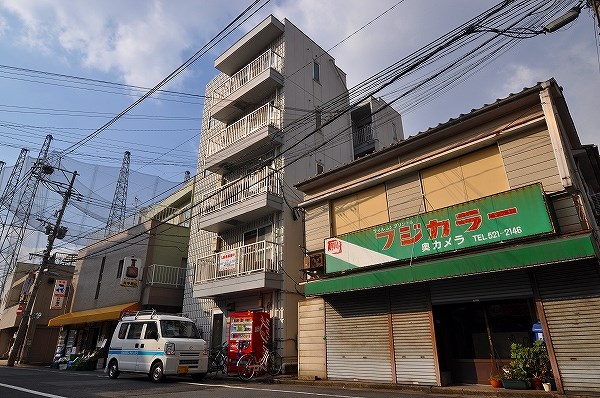 【まつやビルの建物外観】