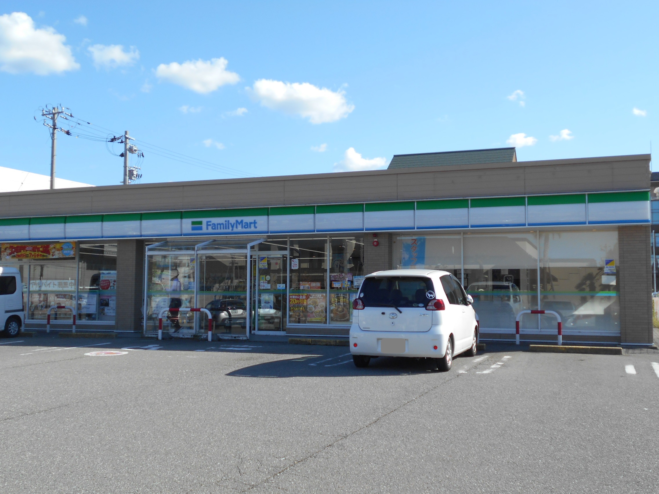 コンビニ　ファミリーマート金沢松島南店（コンビニ）まで699m