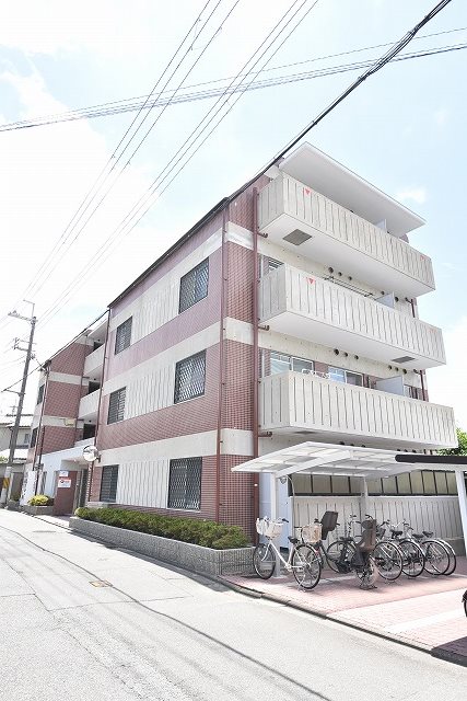 京都市伏見区深草野手町のマンションの建物外観