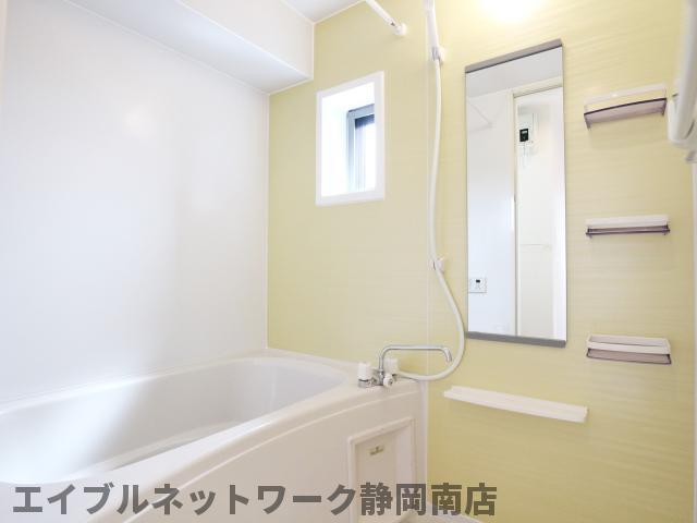 バス・シャワールーム　落ち着いた空間のお風呂です
