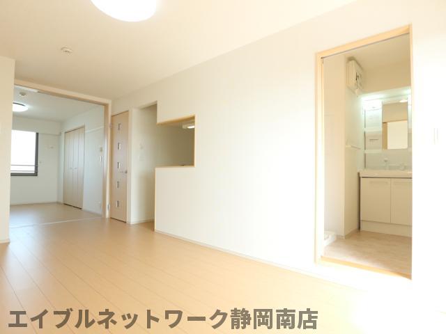 その他設備　おしゃれな居間です
