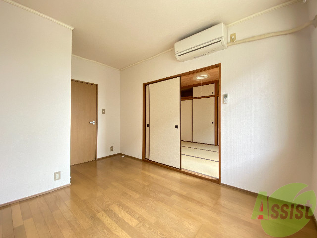 その他部屋・スペース　寝室です。陽が射して気持ちの良い朝を迎えられます。