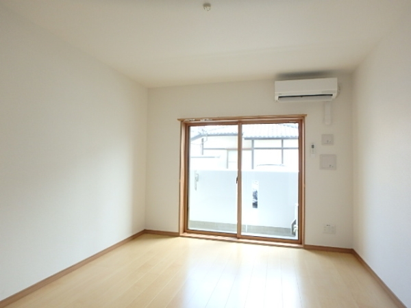 居室・リビング　明るい洋室でゆっくり過ごせます。