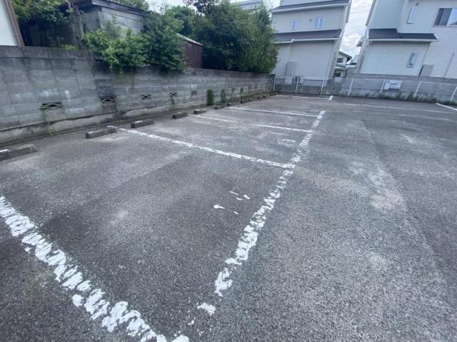 【高松市円座町のアパートの駐車場】