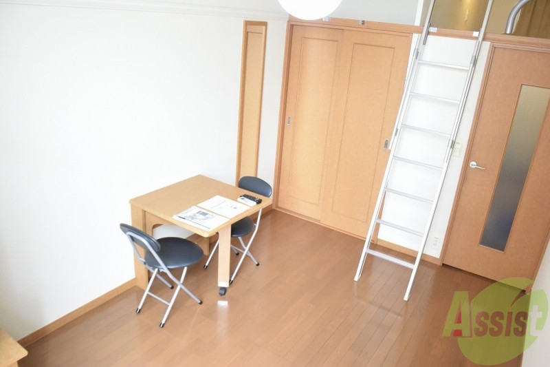 居室・リビング　クローゼットとロフトを活用してお部屋を広々使いましょう