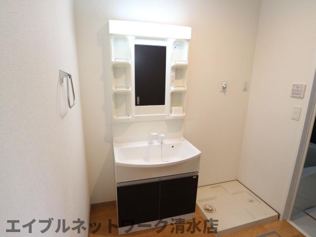 洗面設備　コンパクトで使いやすい洗面所