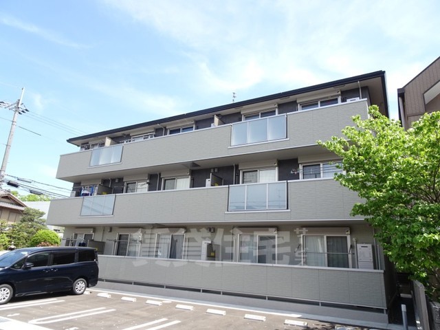 京都市西京区桂浅原町のアパートの建物外観