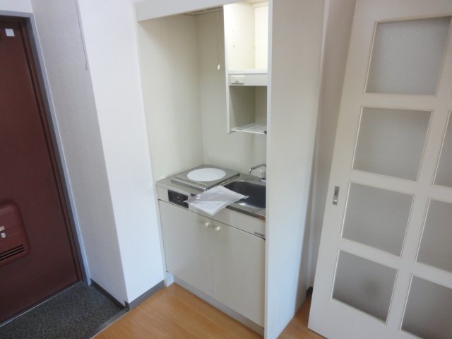 キッチン　写真は別室のものです。