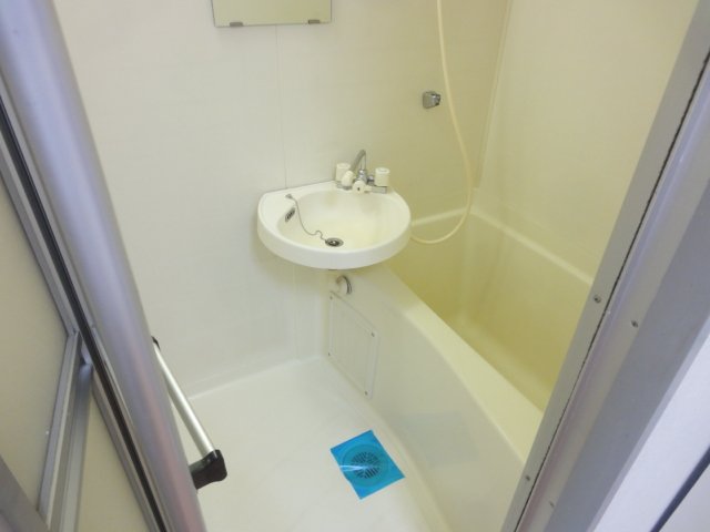 バス・シャワールーム　写真は別室のものです。