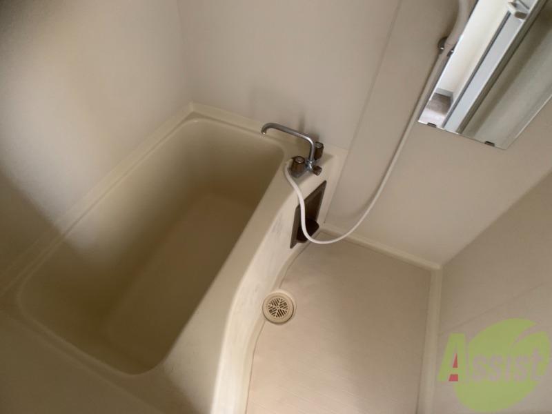 バス・シャワールーム　コチラで日々の疲れを癒し、リラックスしてください