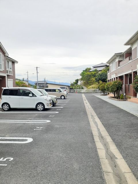 【エフルゲンスＡの駐車場】