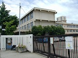 【スクエアメゾン姫路城前の小学校】