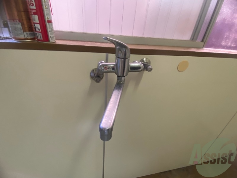 バス・シャワールーム　洗面台は御座いません。キッチンが設置されたらご利用ください。