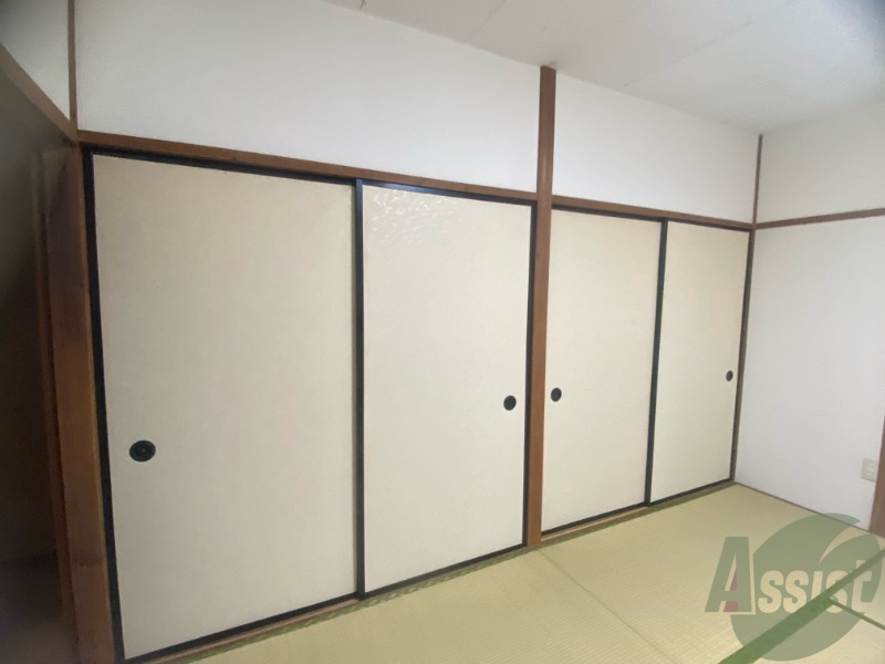 収納　収納箇所は押入です。荷物はコチラですね。