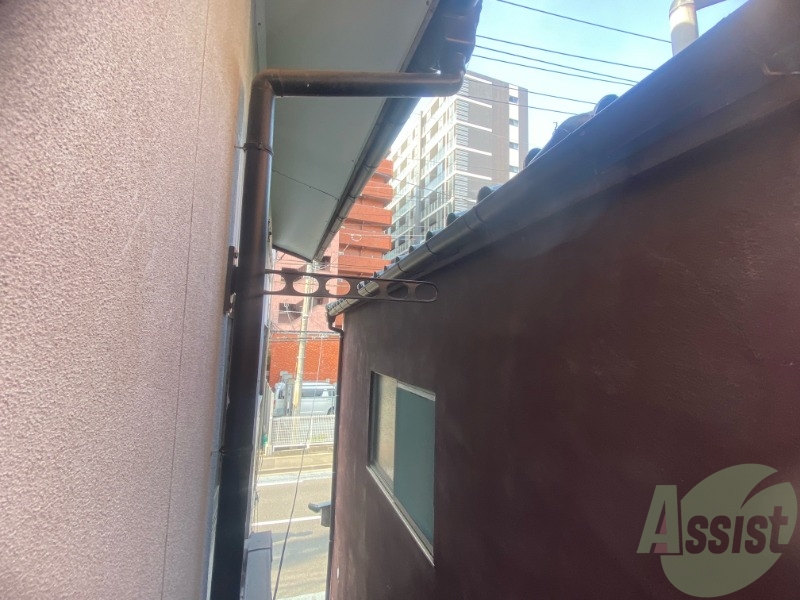 バルコニー　バルコニーは御座いません。物干し竿をご利用ください。