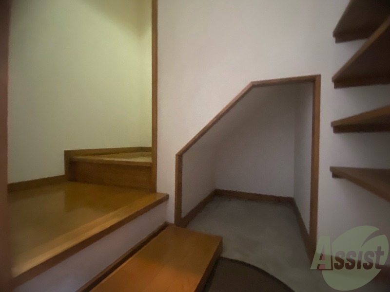 玄関　玄関から撮影しました。玄関も広々していますね。