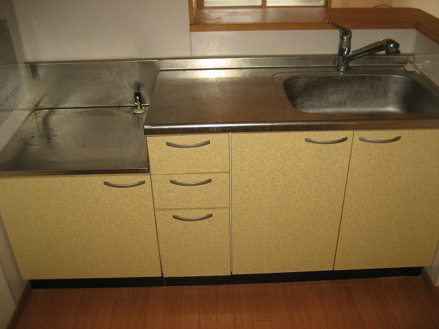 キッチン　参考（写真は別部屋です）