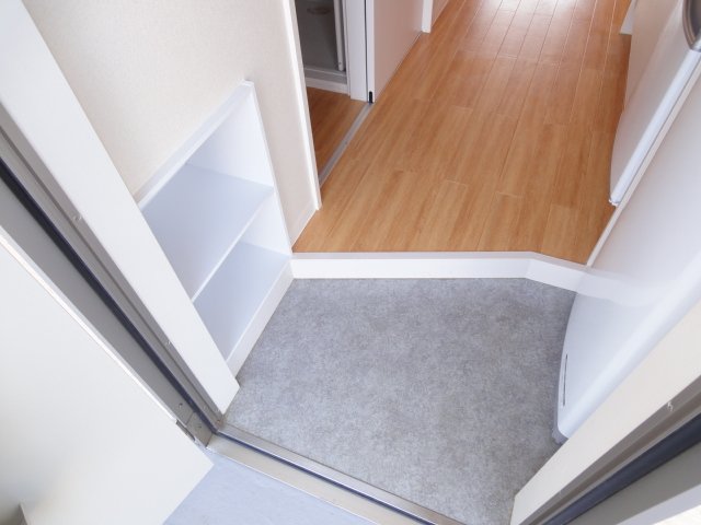 玄関　同物件、別号室の写真です