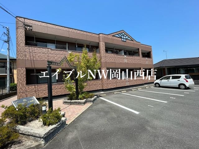 岡山市北区高松のアパートの建物外観