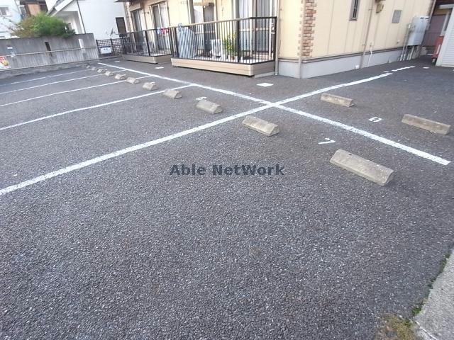 【岐阜市上川手のアパートの駐車場】