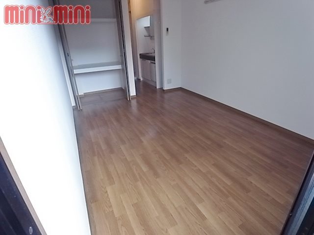 居室・リビング　南向きで明るいお部屋です