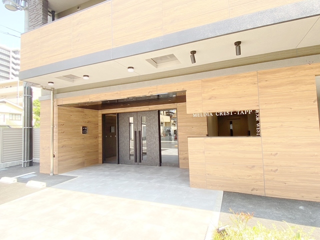 【大阪市淀川区木川西のマンションのエントランス】